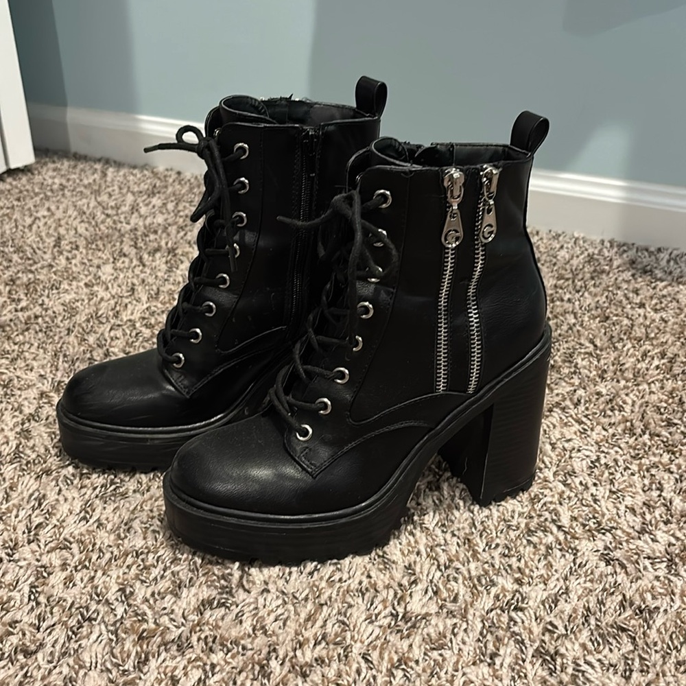 Heel combat boots. G by guess Skylin.